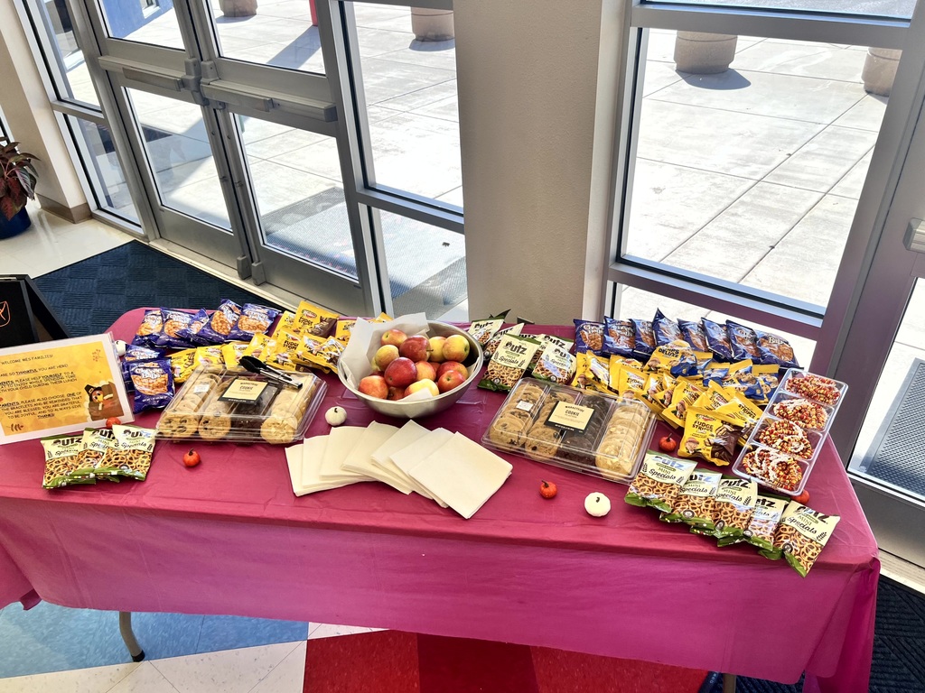 MES families enjoying Thanksgiving lunch with their child.