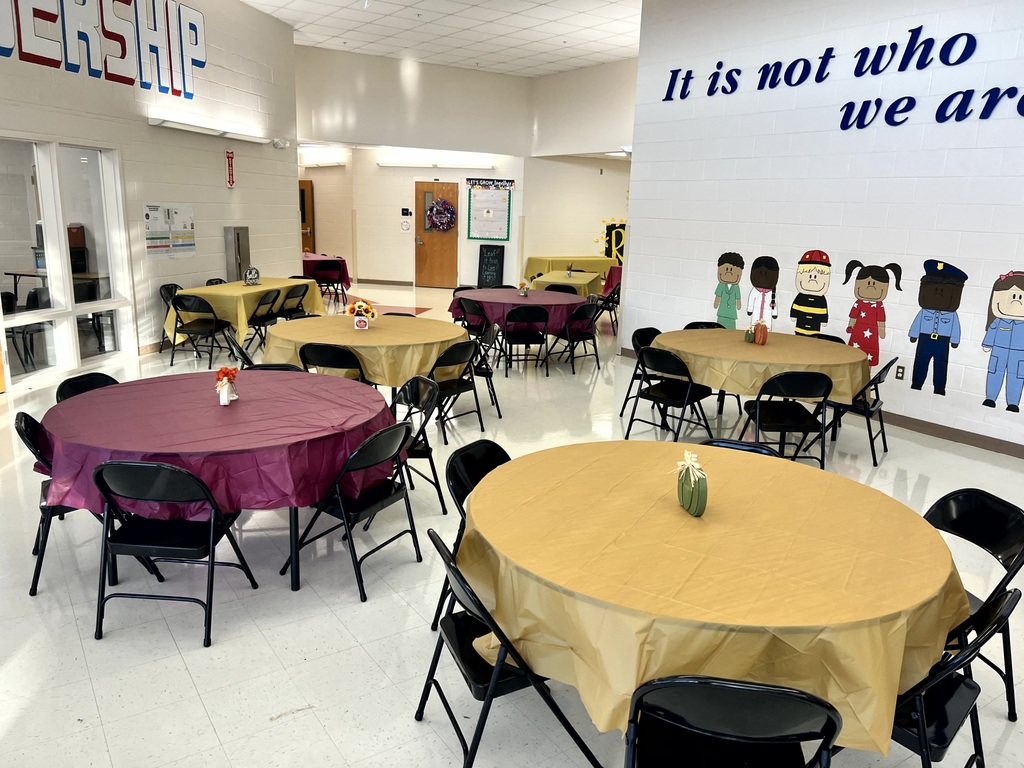 MES families enjoying Thanksgiving lunch with their child.