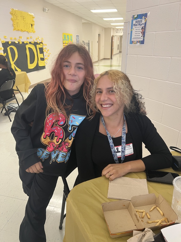 MES families enjoying Thanksgiving lunch with their child.