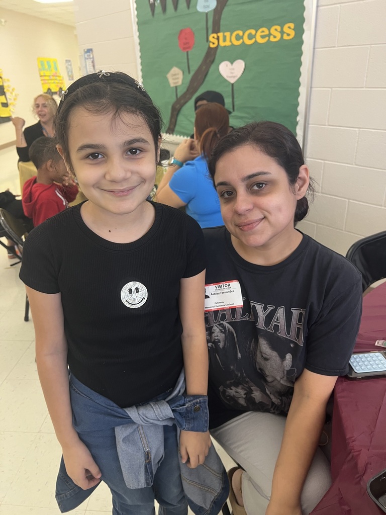 MES families enjoying Thanksgiving lunch with their child.