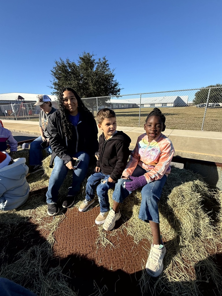 MES Students on a hayride.