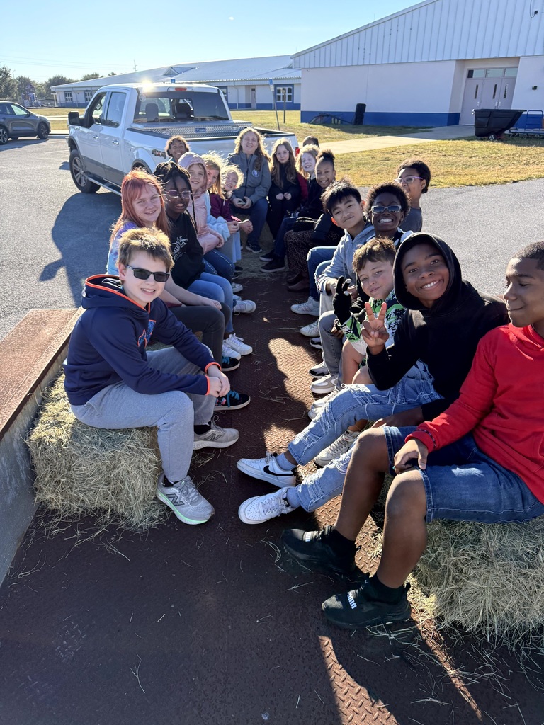 MES Students on a hayride.