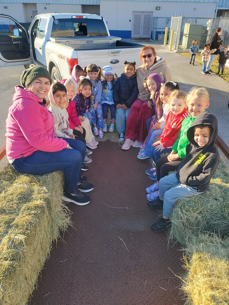 MES Students on a hayride.