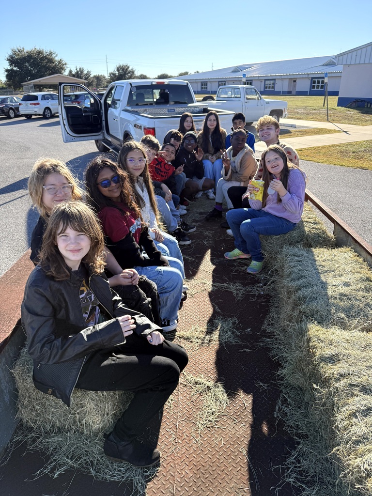 MES Students on a hayride.
