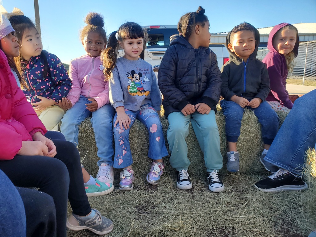 MES Students on a hayride.
