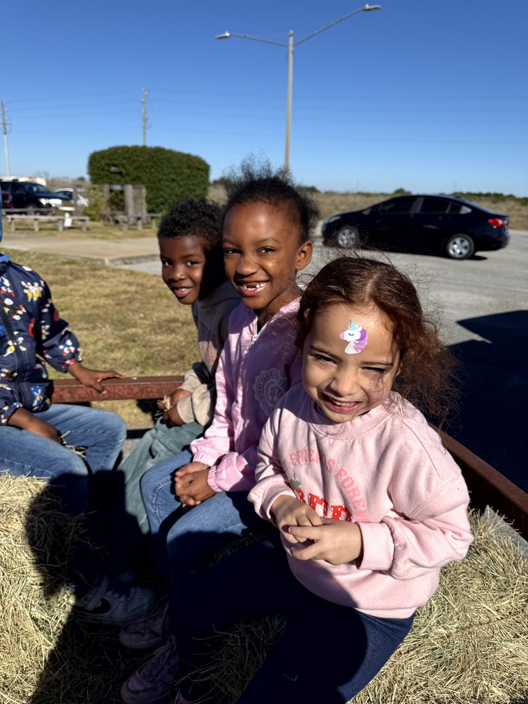 MES Students on a hayride.