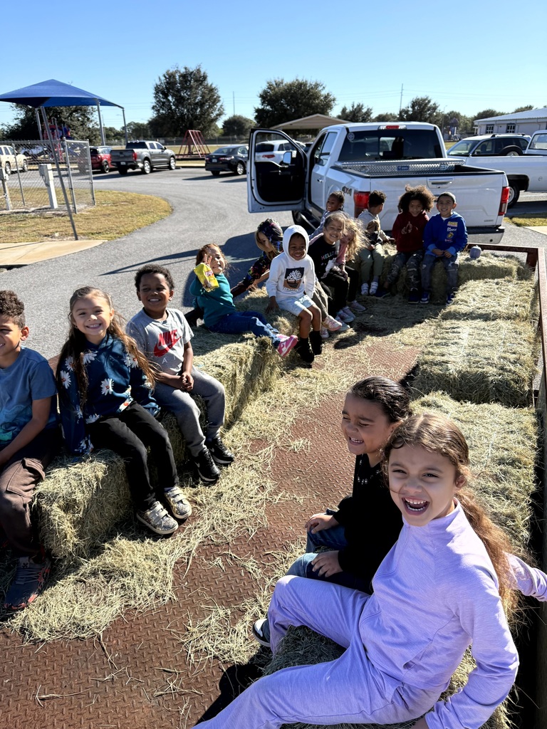 MES Students on a hayride.