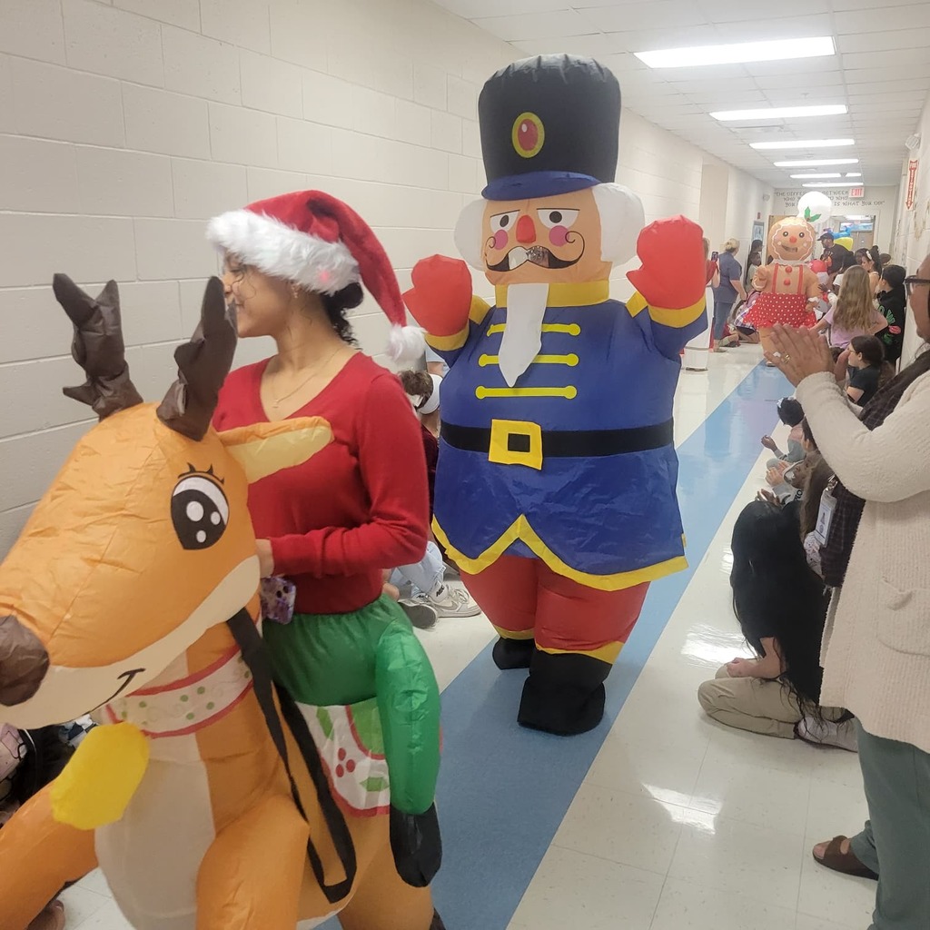 MES 2025 Thanksgiving Parade of Inflatables. 