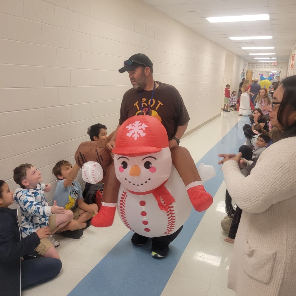 MES 2025 Thanksgiving Parade of Inflatables. 
