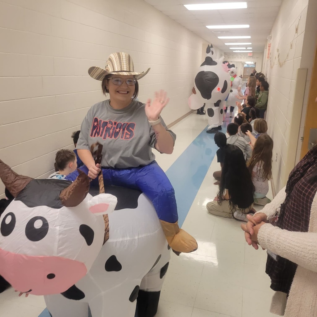 MES 2025 Thanksgiving Parade of Inflatables. 