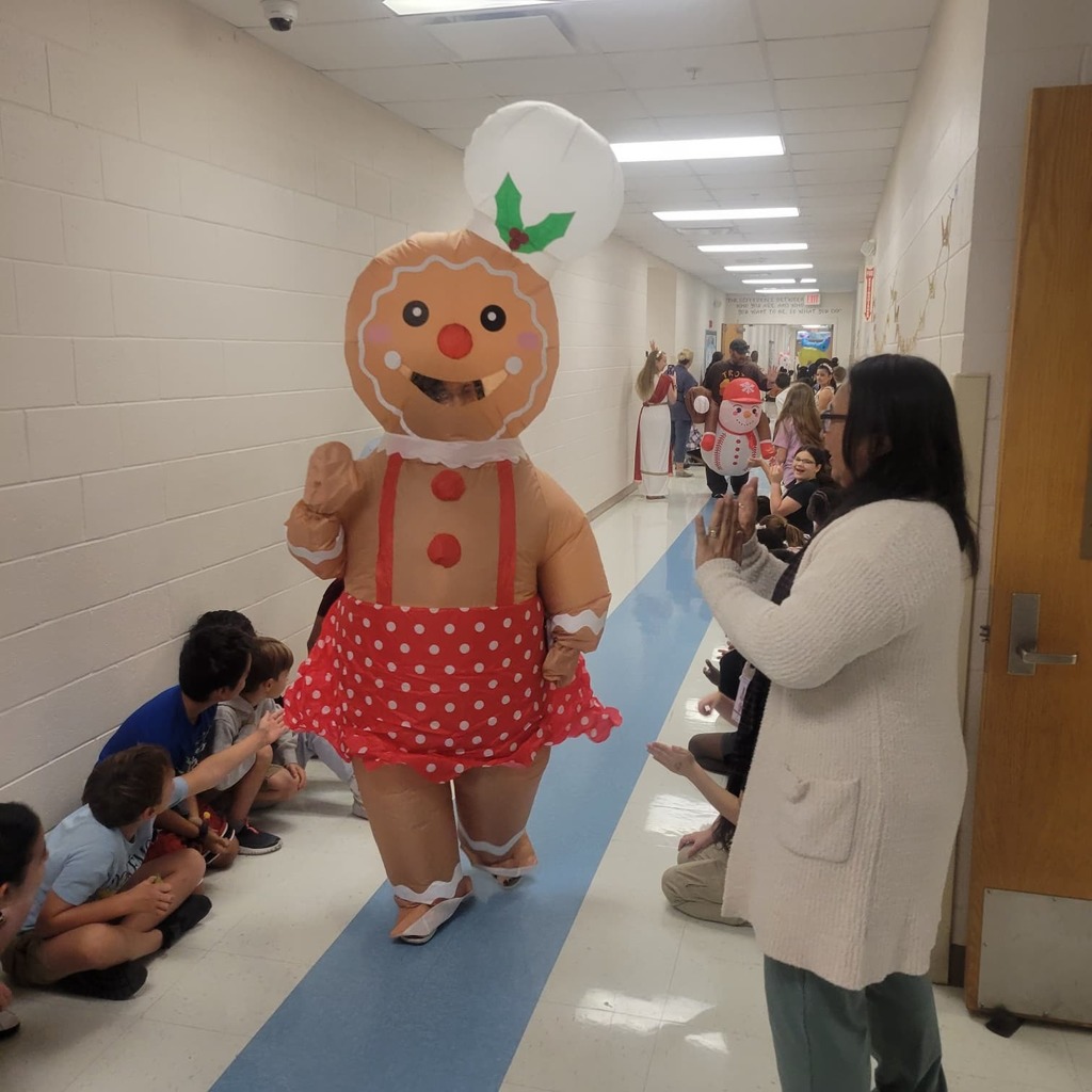 MES 2025 Thanksgiving Parade of Inflatables. 