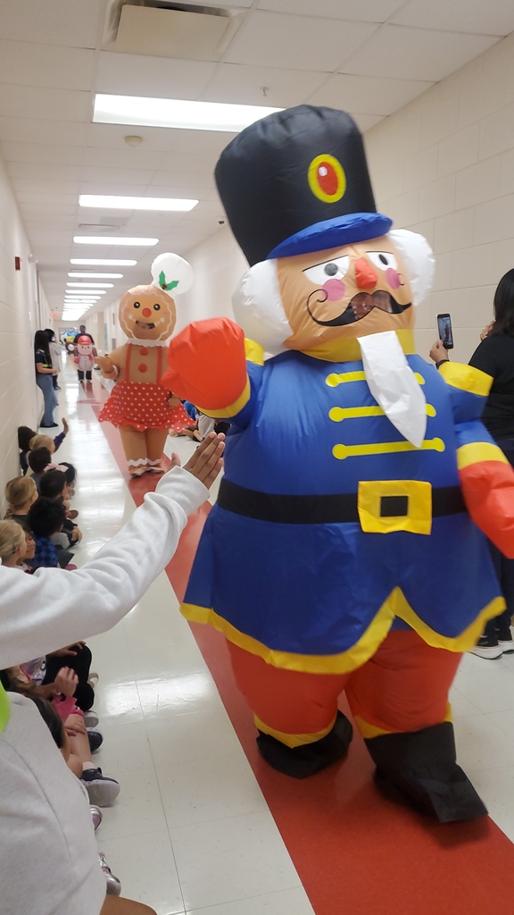 MES 2025 Thanksgiving Parade of Inflatables.