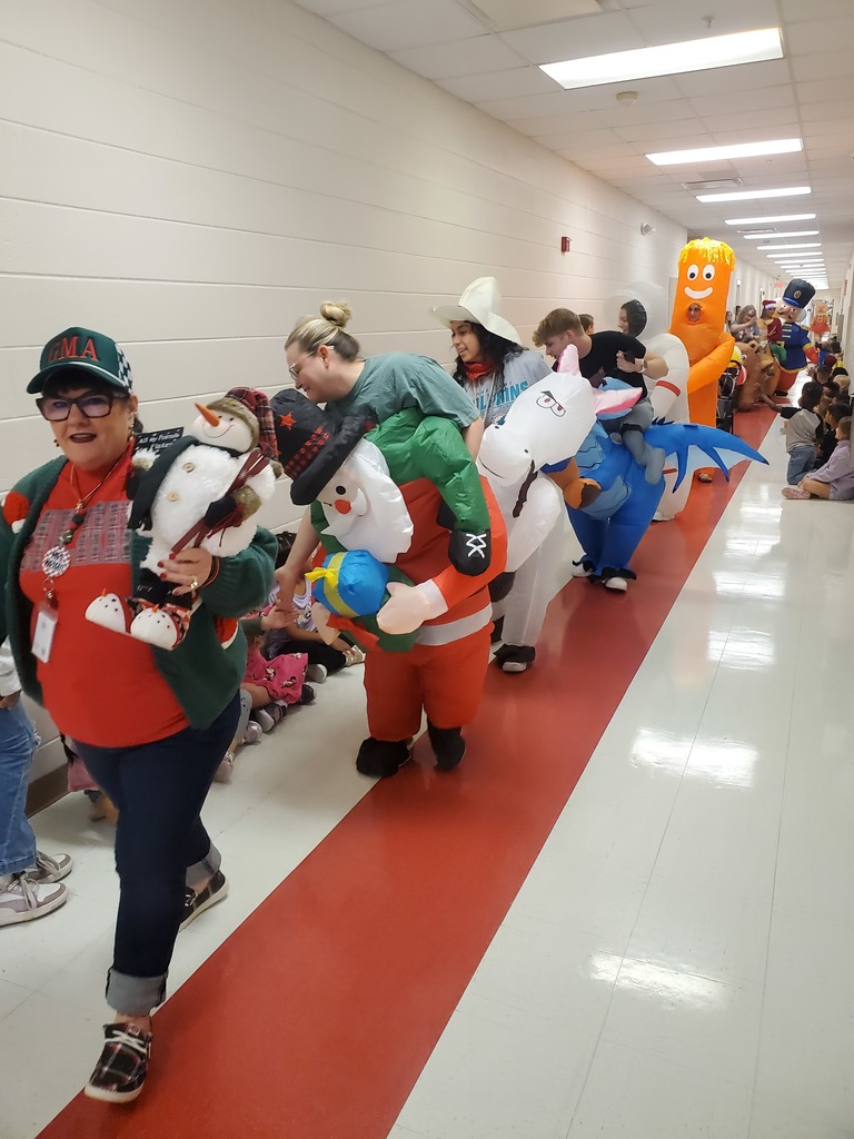 MES 2025 Thanksgiving Parade of Inflatables.