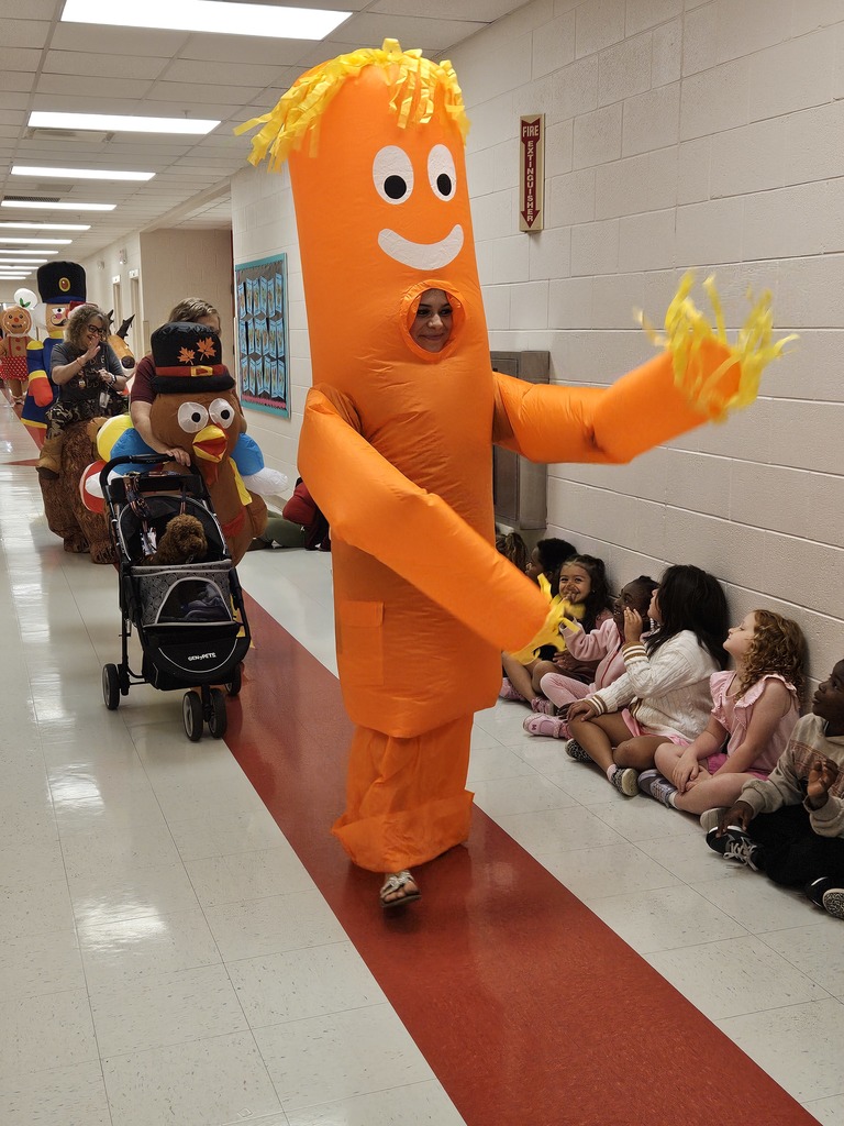 MES 2025 Thanksgiving Parade of Inflatables.