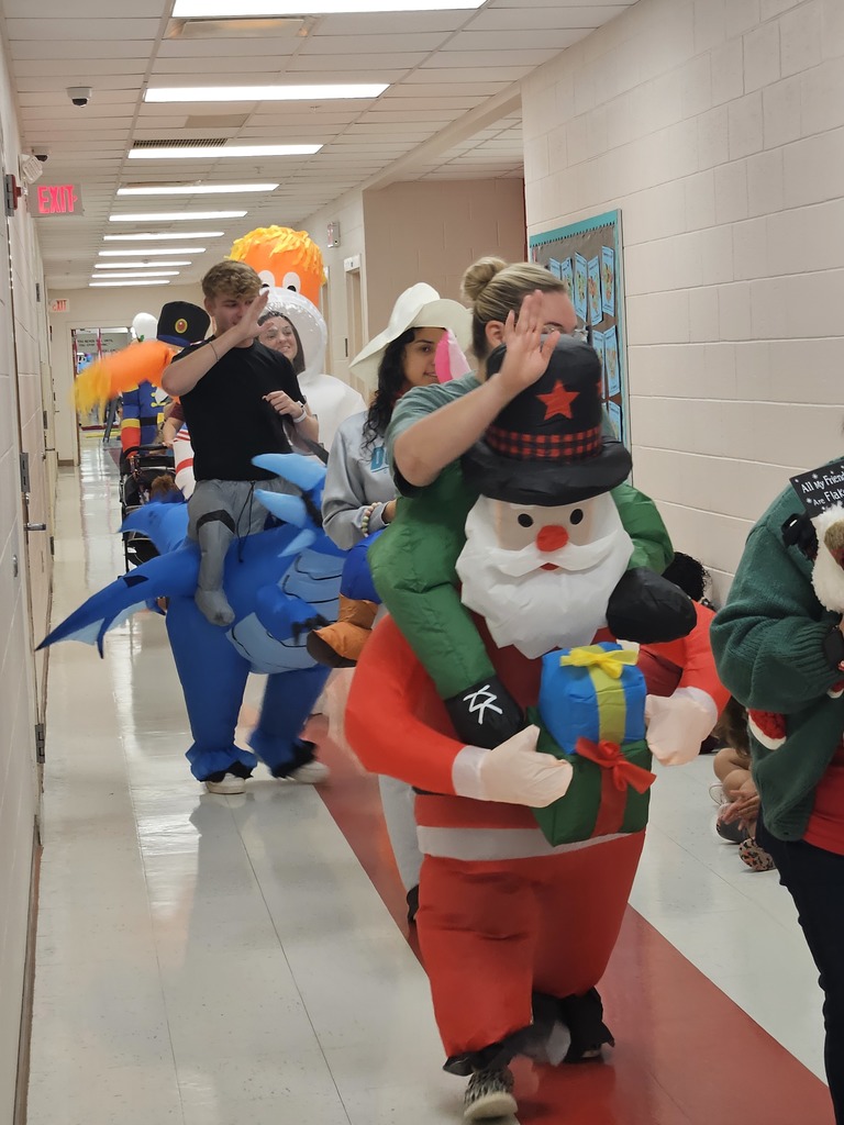 MES 2025 Thanksgiving Parade of Inflatables.