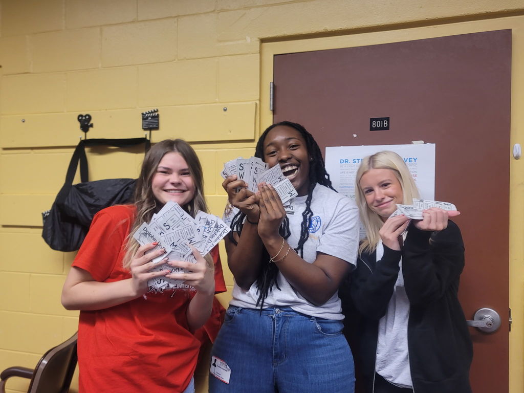 AES Students and volunteers at the Holiday Dolphin Store.