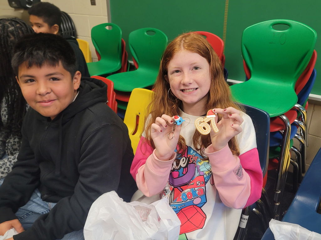 AES Students and volunteers at the Holiday Dolphin Store.