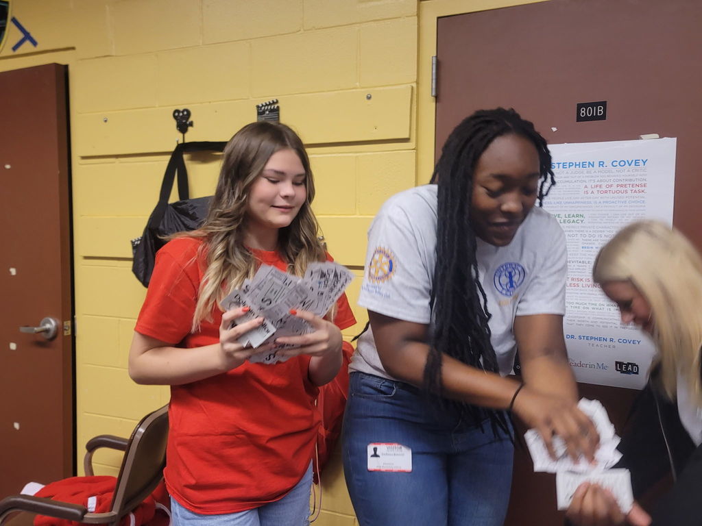 AES Students and volunteers at the Holiday Dolphin Store.