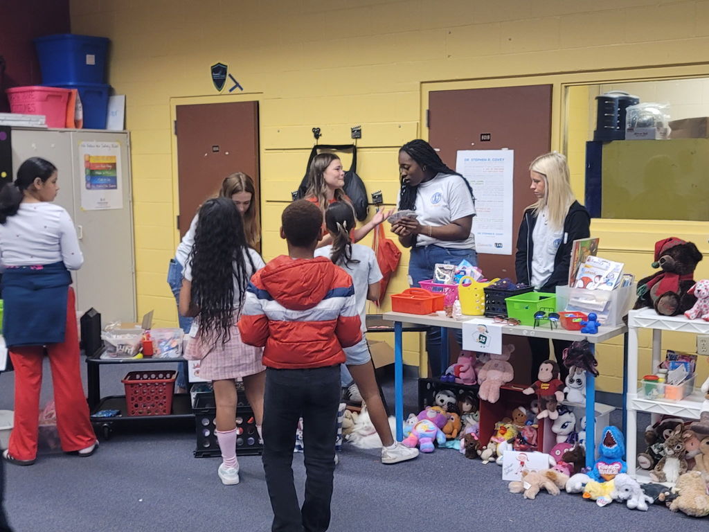 AES Students and volunteers at the Holiday Dolphin Store.