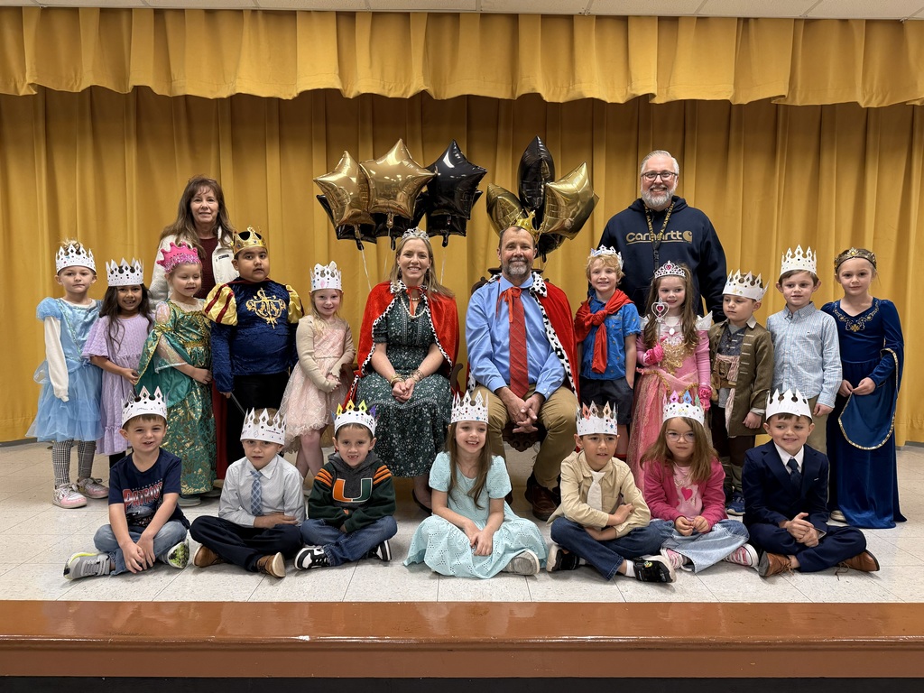 Kindergrate Classes with King and Queen