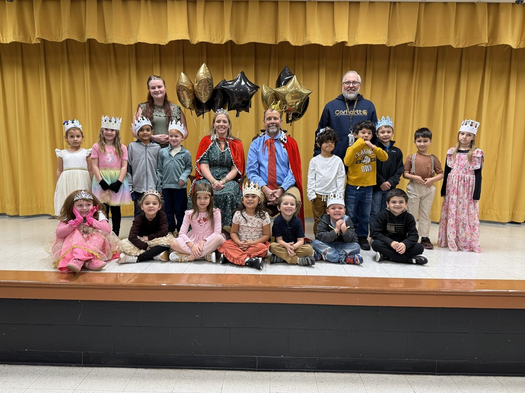 Kindergrate Classes with King and Queen