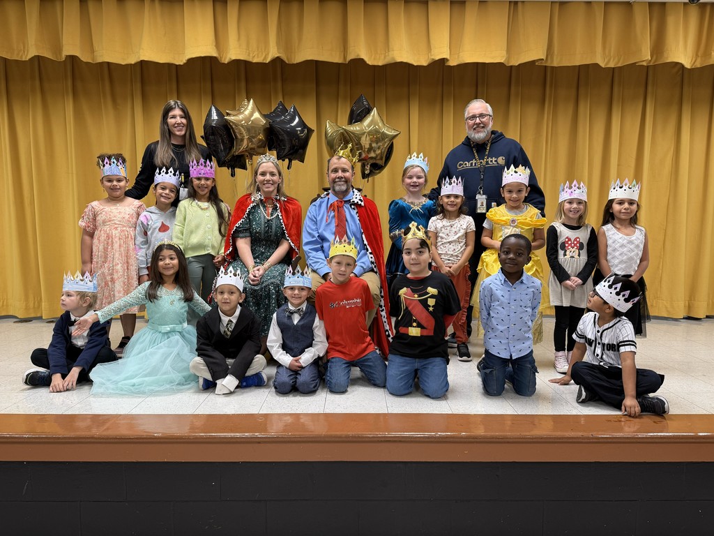 Kindergrate Classes with King and Queen