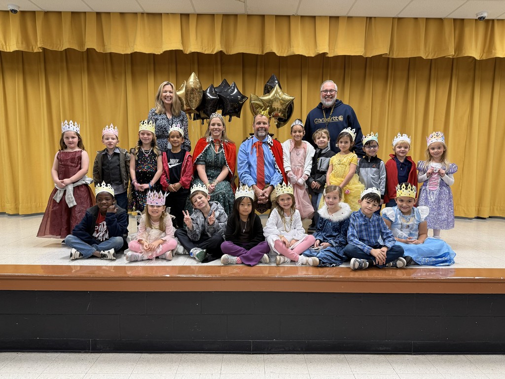 Kindergrate Classes with King and Queen