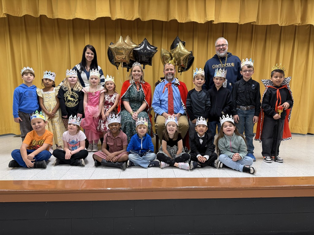 Kindergrate Classes with King and Queen