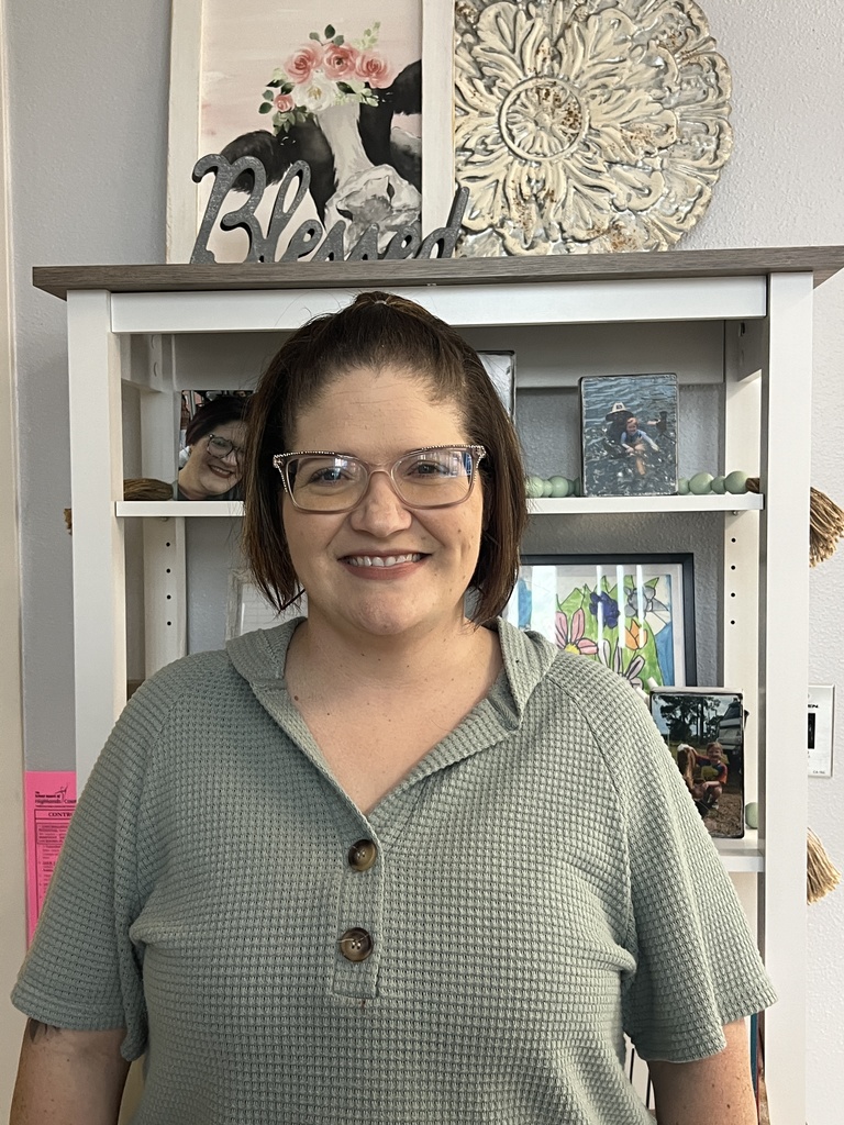 Picture of Guidance Counselor Mrs. Nola Wright in front of a book shelf with other objects.