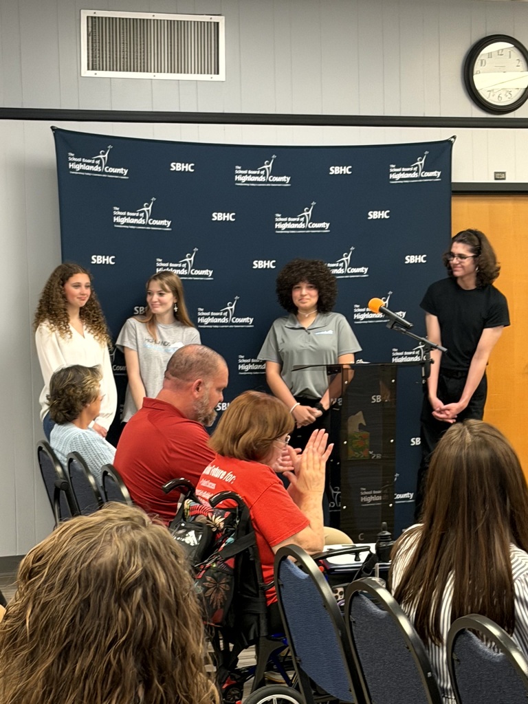 HVS students from NHS, SGA, and FBLA