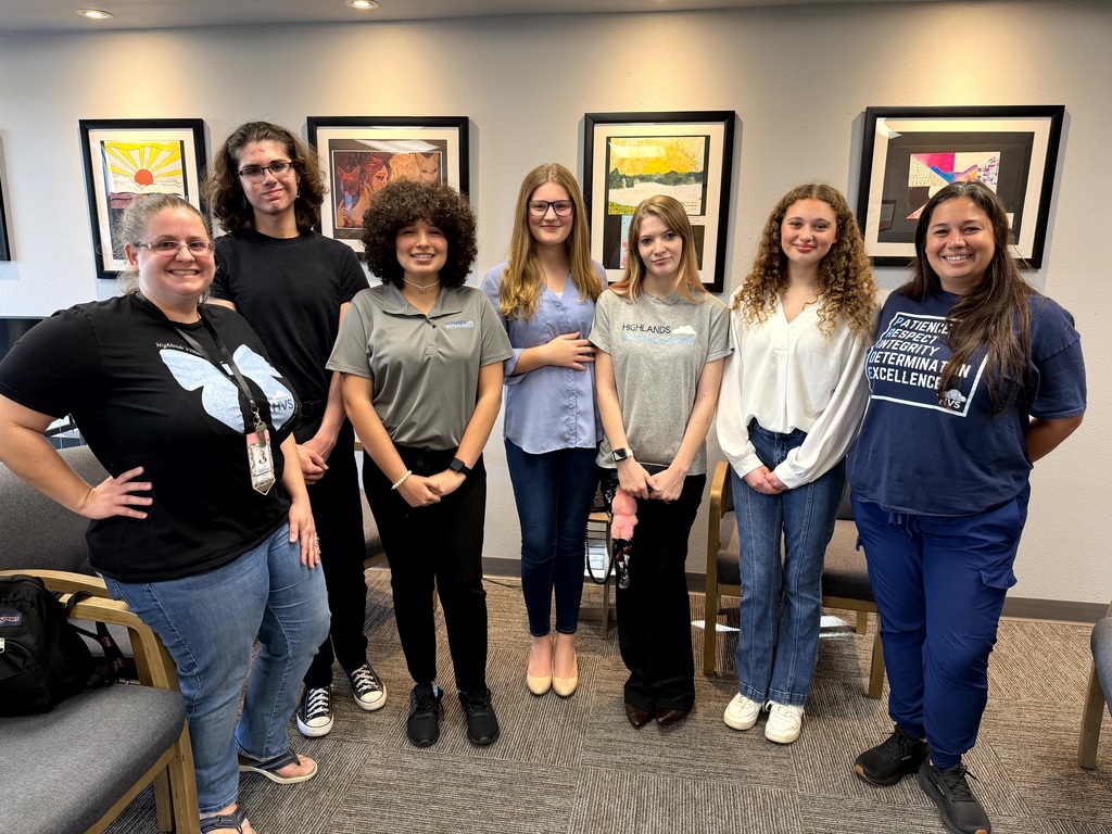 HVS students from NHS, SGA, and FBLA