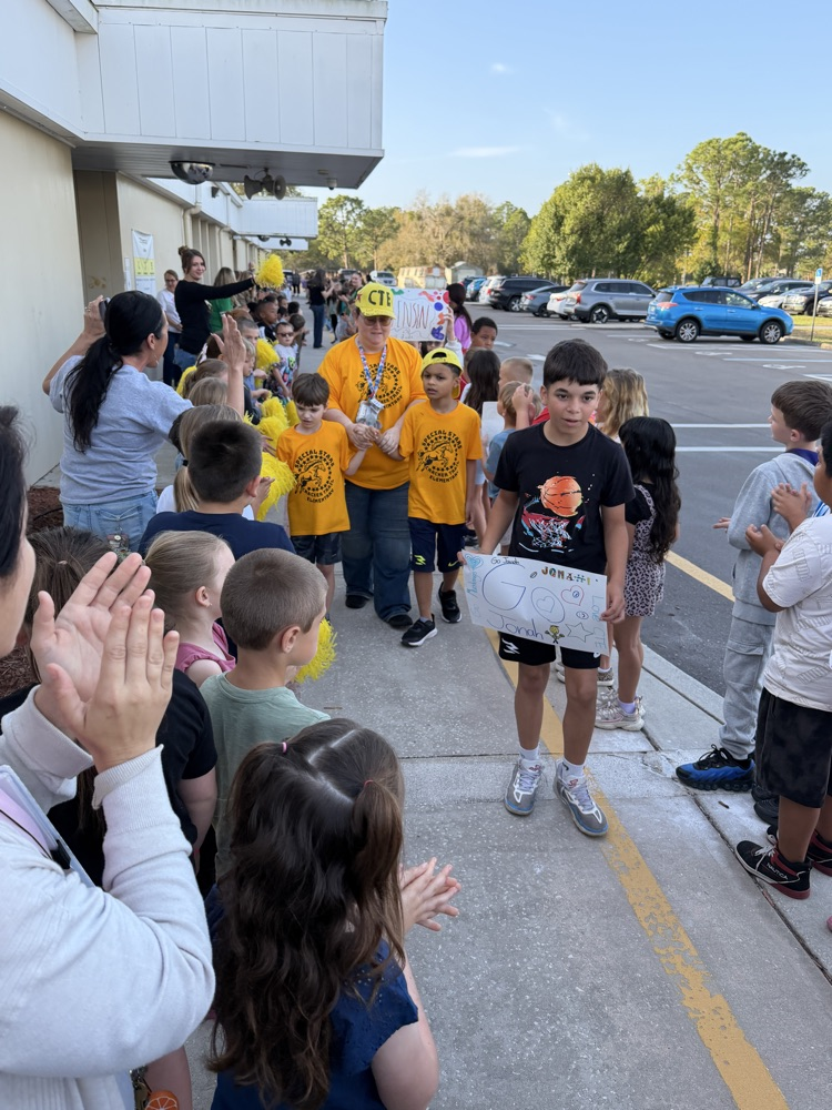PHOTO OF CTE STUDENTS CHEERING 
