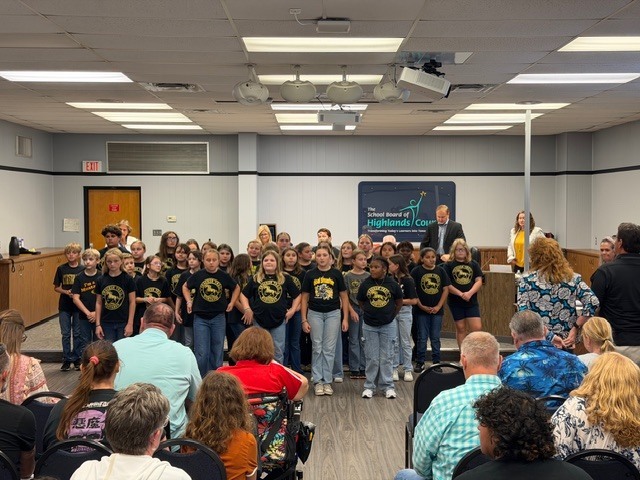 During the most recent School Board meeting, CTE’s Herd of Mustangs student leadership team proudly represented our school! Our student leaders shared their mission and highlighted the many ways they serve our campus and community, including: 🎩 Hat Day 🥫 Canned Food Drive 👏 Custodial, Cafeteria, & Bus Driver Appreciation 💌 Christmas Cards for Sunny Hills residents