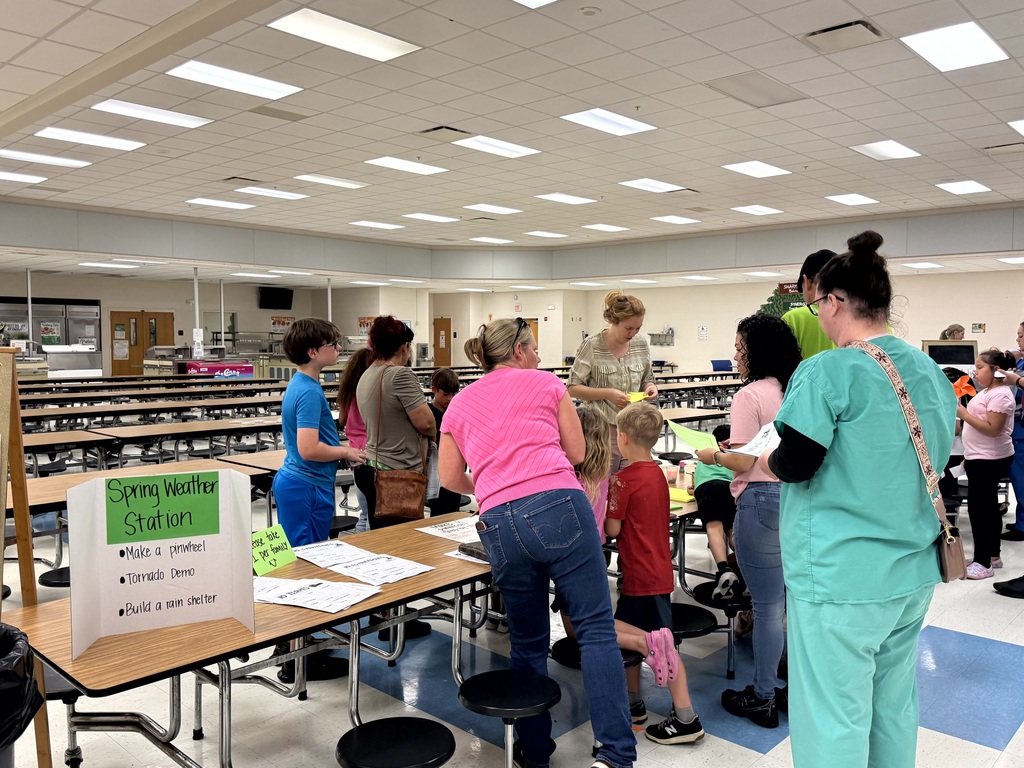 MES Students and families enjoying the STEM night.