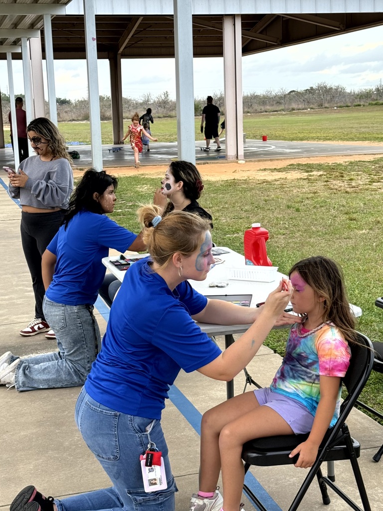 MES Students and families enjoying the STEM night.