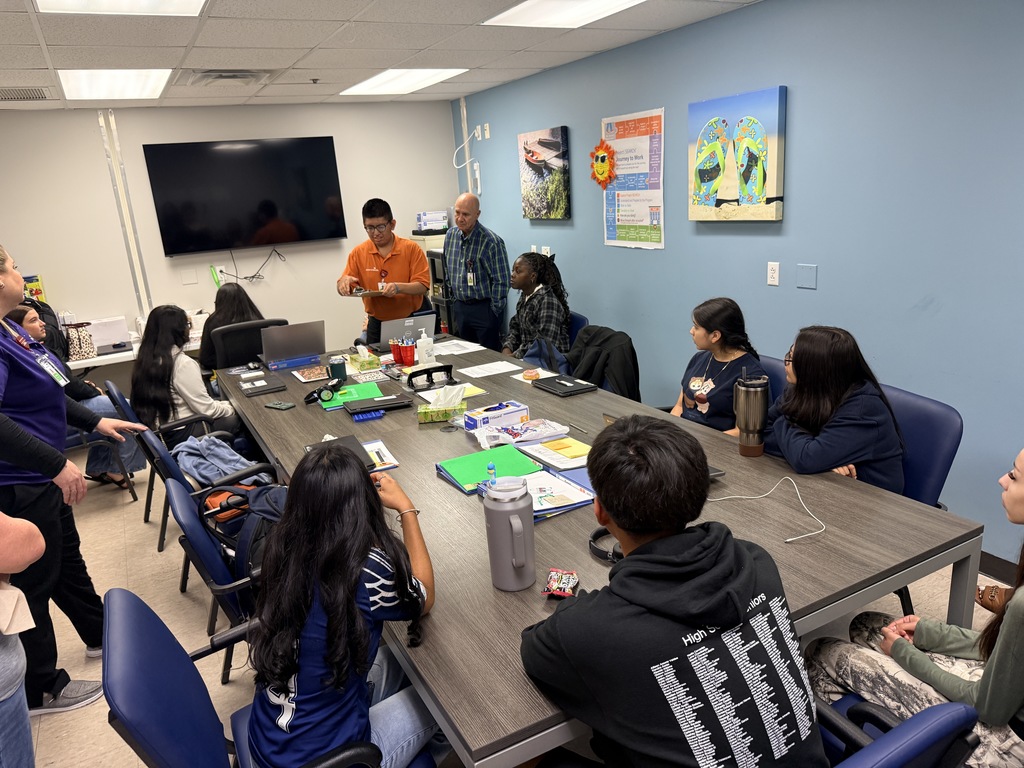 APHS’s Human Growth and Development class (within the Principles of Teaching Program) had the opportunity to visit Advent Health and see the Project SEARCH students showcasing all of the skills they have been working on over the last 8 months.