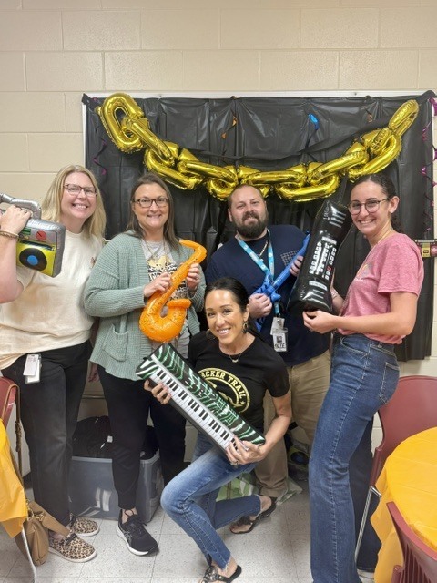 We took it way back last week as we celebrated our incredible teachers and staff with a Totally 90s themed appreciation week—because they’re truly all that and a bag of chips! 💛