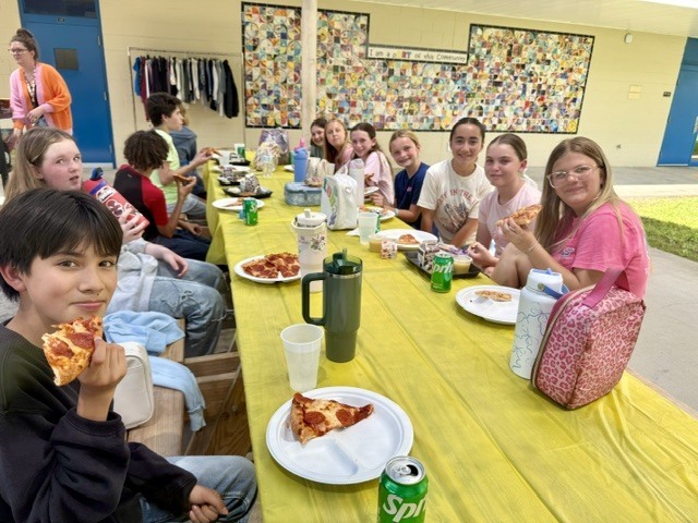 A huge THANK YOU to our dedicated Safety Patrol students for their leadership, responsibility, and commitment throughout the entire school year! These student volunteers have helped keep our campus safe during arrival and dismissal by assisting with traffic and pedestrian safety, guiding fellow students, and serving as positive role models each and every day. 🚸👏