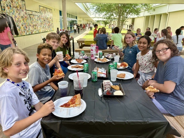 A huge THANK YOU to our dedicated Safety Patrol students for their leadership, responsibility, and commitment throughout the entire school year! These student volunteers have helped keep our campus safe during arrival and dismissal by assisting with traffic and pedestrian safety, guiding fellow students, and serving as positive role models each and every day. 🚸👏