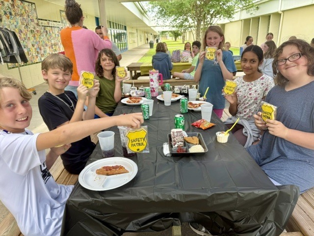 A huge THANK YOU to our dedicated Safety Patrol students for their leadership, responsibility, and commitment throughout the entire school year! These student volunteers have helped keep our campus safe during arrival and dismissal by assisting with traffic and pedestrian safety, guiding fellow students, and serving as positive role models each and every day. 🚸👏