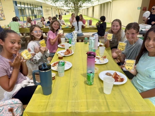 A huge THANK YOU to our dedicated Safety Patrol students for their leadership, responsibility, and commitment throughout the entire school year! These student volunteers have helped keep our campus safe during arrival and dismissal by assisting with traffic and pedestrian safety, guiding fellow students, and serving as positive role models each and every day. 🚸👏