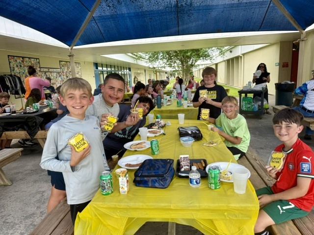 A huge THANK YOU to our dedicated Safety Patrol students for their leadership, responsibility, and commitment throughout the entire school year! These student volunteers have helped keep our campus safe during arrival and dismissal by assisting with traffic and pedestrian safety, guiding fellow students, and serving as positive role models each and every day. 🚸👏