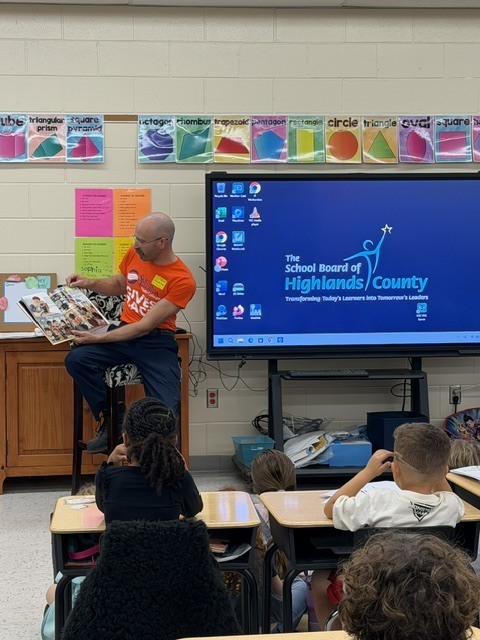 In celebration of Read Across America, we were excited to welcome several staff members from South Florida State College into our kindergarten and 1st grade classrooms earlier this spring!