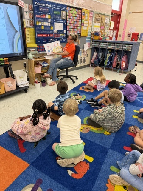 In celebration of Read Across America, we were excited to welcome several staff members from South Florida State College into our kindergarten and 1st grade classrooms earlier this spring!
