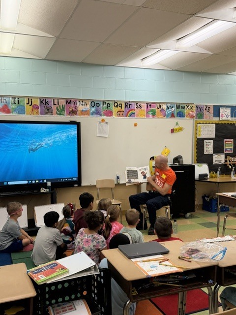 In celebration of Read Across America, we were excited to welcome several staff members from South Florida State College into our kindergarten and 1st grade classrooms earlier this spring!