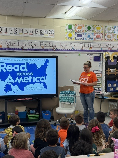 In celebration of Read Across America, we were excited to welcome several staff members from South Florida State College into our kindergarten and 1st grade classrooms earlier this spring!