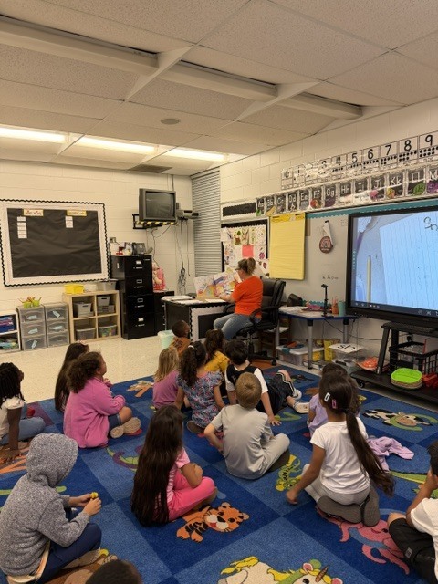 In celebration of Read Across America, we were excited to welcome several staff members from South Florida State College into our kindergarten and 1st grade classrooms earlier this spring!