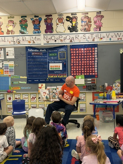 In celebration of Read Across America, we were excited to welcome several staff members from South Florida State College into our kindergarten and 1st grade classrooms earlier this spring!