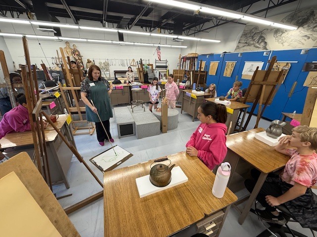 This spring, members of the CTE Art Club had an incredible opportunity to visit South Florida State College's Art Department for a day filled with creativity, exploration, and hands-on learning!