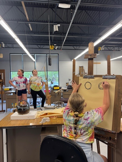 This spring, members of the CTE Art Club had an incredible opportunity to visit South Florida State College's Art Department for a day filled with creativity, exploration, and hands-on learning!